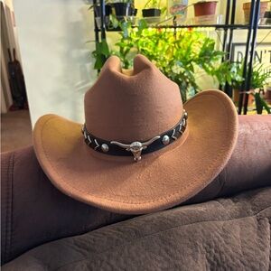 Light Chocolate Brown Cowboy Hat. Black Hat Band. Long Horn Embellishment. NWT.